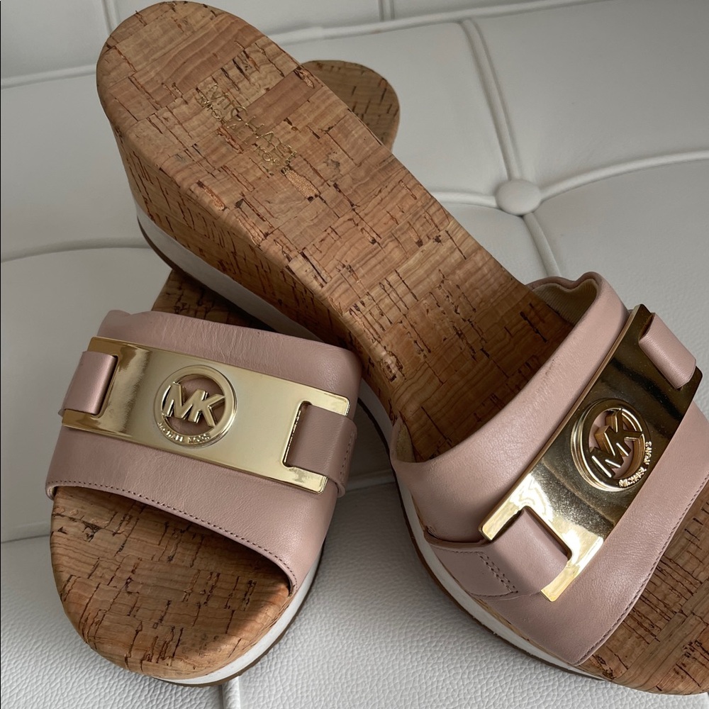 Michael Kors Warren platform slide sandals Gold Accents size 9